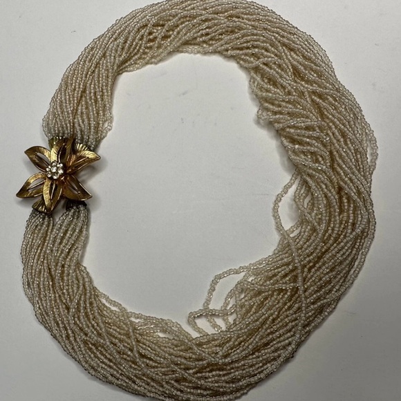 Vintage Luxurious Multi-Strand Pearl Necklace with Gold Bow Clasp - Picture 8 of 14